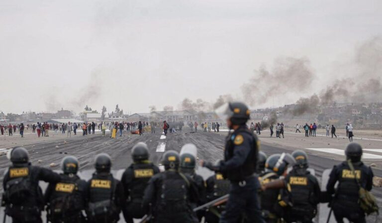 Perú: cierran aeropuerto de Arequipa por manifestaciones
