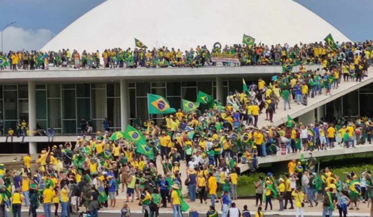 Bolsonaristas invadieron Congreso, Tribunal y Palacio Presidencial de Brasil