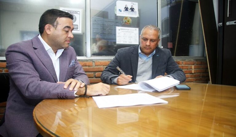Comfenalco Antioquia y Comfamiliar Camacol firman acuerdo de fusión