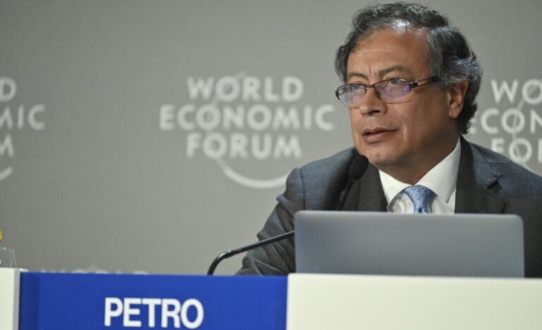 Petro plantea en Davos que decisiones ambientales a nivel mundial sean vinculantes