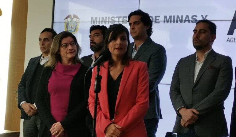 Ministra Irene Vélez ratificó informe de contratos de petróleo y gas en Colombia