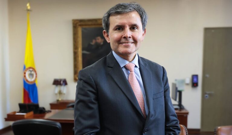 Director de Crédito Público desmiente que Colombia no vaya a firmar nuevos contratos petroleros