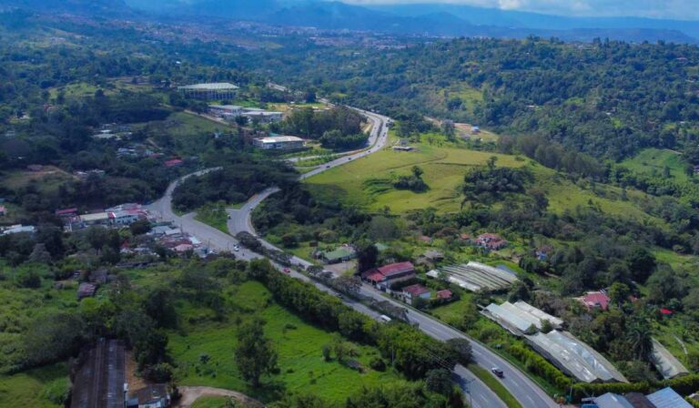 Estas son las vías en Colombia que podrían quedar sin obras por no subir peajes