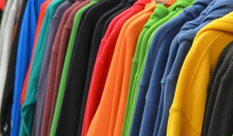 Vender ropa de segunda mano, una alternativa para generar ingresos en 2023