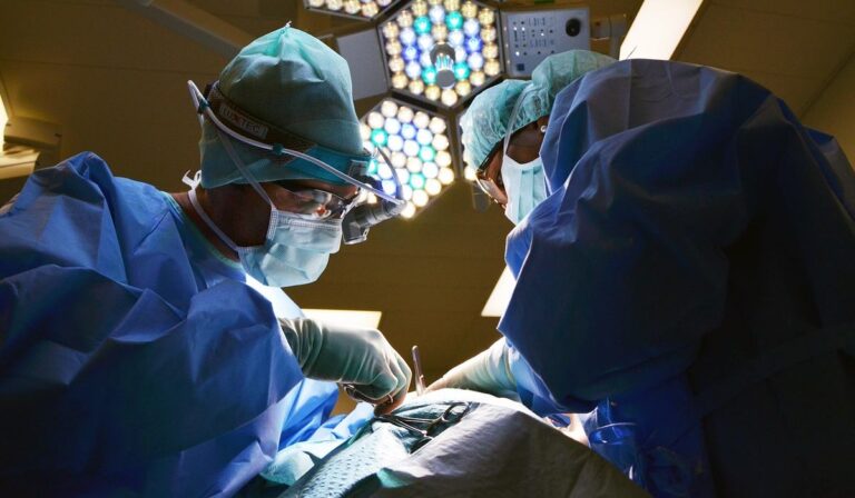 Uno de cada dos colombianos no puede realizarse una cirugía estética o procedimiento médico por falta de presupuesto