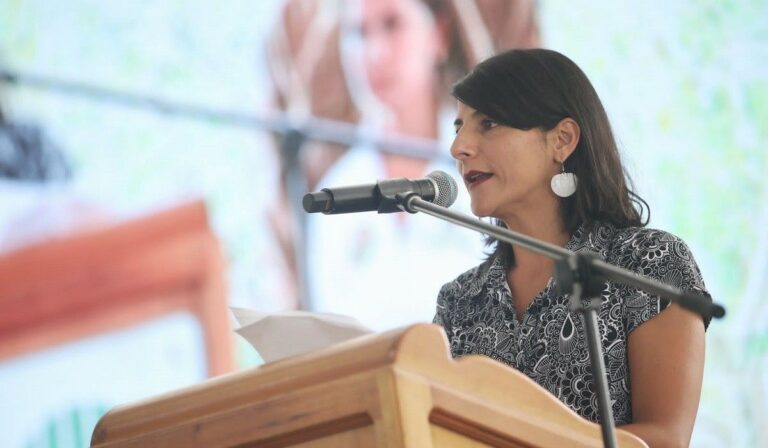 Buscamos reducción de tarifas de energía y no se importará gas de Venezuela: ministra Irene Vélez