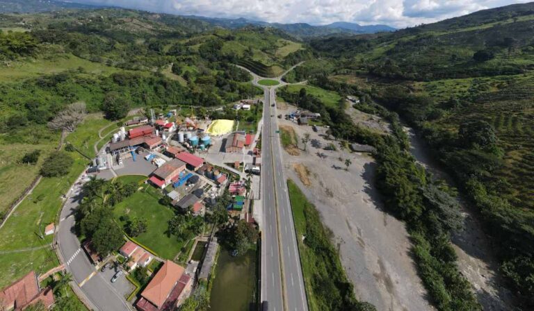 Gobierno Petro revela qué pasará con las vías 4G en Antioquia
