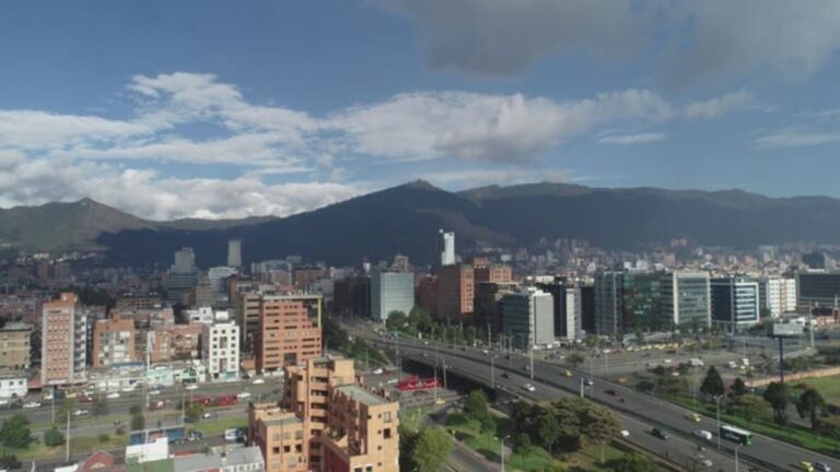 Bogotá declara emergencia ambiental por mala calidad del aire ante incendios