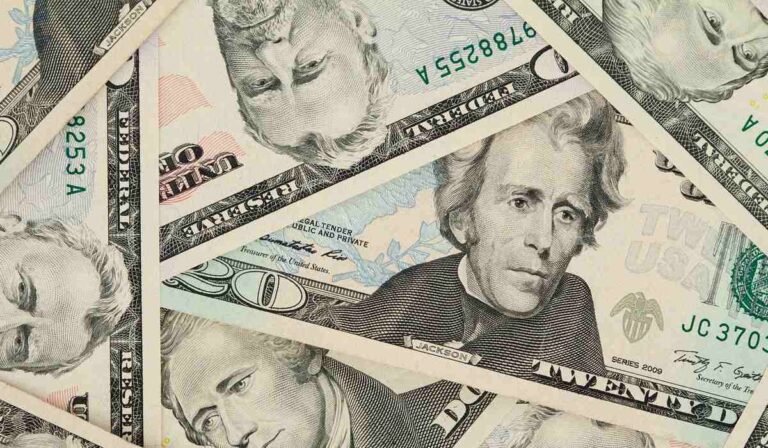 Dólar en Colombia 16 de febrero: cerró en $4.921 tras acercarse a $5.000