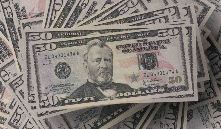 Dólar Colombia 22 de febrero: cerró a la baja en $4.900