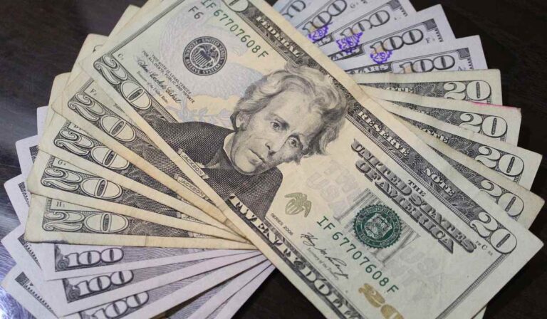 Dólar en Colombia 15 de febrero: se dispara y vuelve a acercarse a $5.000