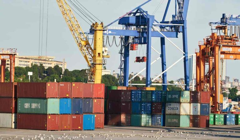 Carga movilizada en puertos de Colombia cayó 2,1 % en 2022