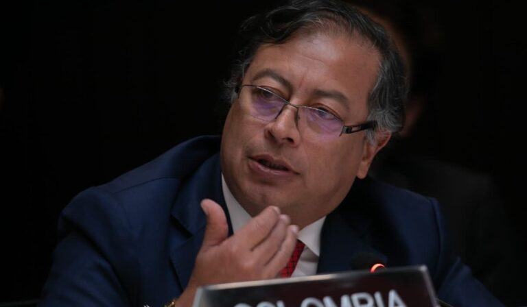 Congreso peruano declara “persona no grata” a Gustavo Petro