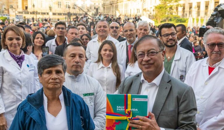 Petro responde a Gaviria sobre retiro de apoyo a la reforma a la salud en Colombia