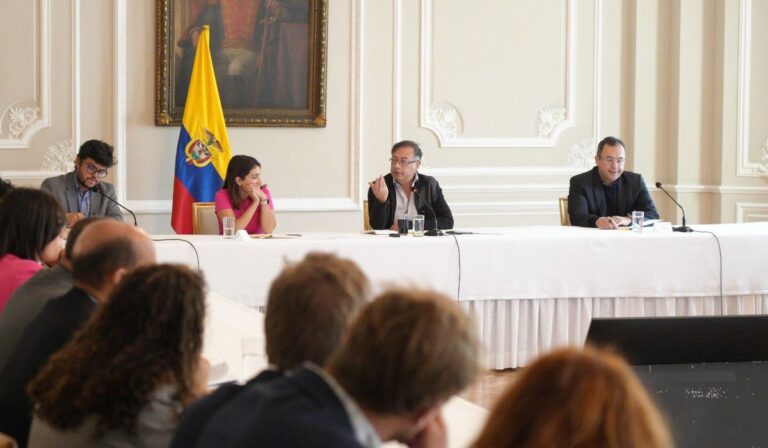 OMS y gobierno Petro se reunieron para asesoría de la reforma a la salud en Colombia
