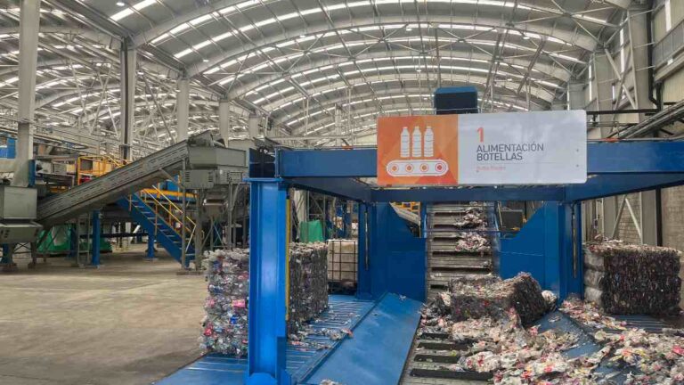 Enka inaugura nueva planta de reciclaje en Colombia: es la quinta más grande del mundo