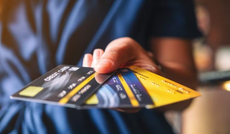 ¿Es conveniente tener más de una tarjeta de crédito?