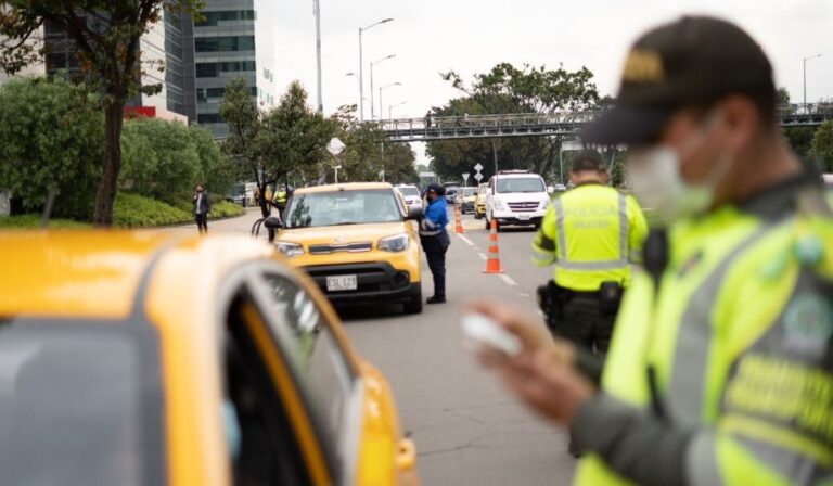 Así avanza el paro de taxistas en Colombia: ya hay bloqueos en ciudades