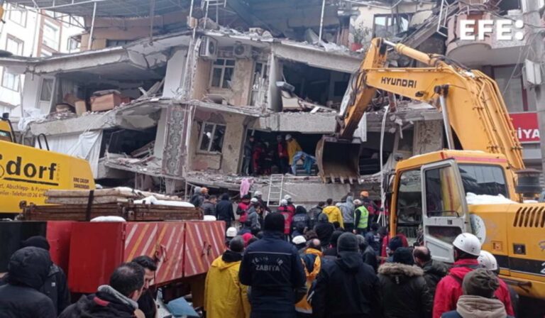 Terremoto en Turquía deja, de momento, cerca de 1.200 muertos