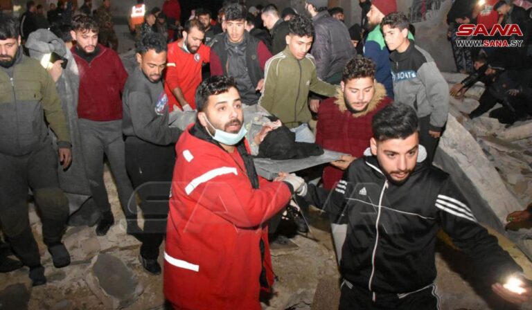 Víctimas del terremoto entre Turquía y Siria ascienden a casi 1.800 personas