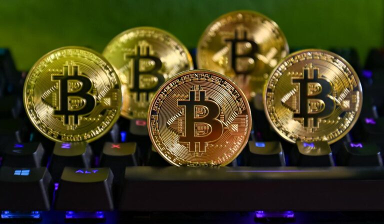 Bitcoin ha subido más de 45 % desde su mínimo de 2023