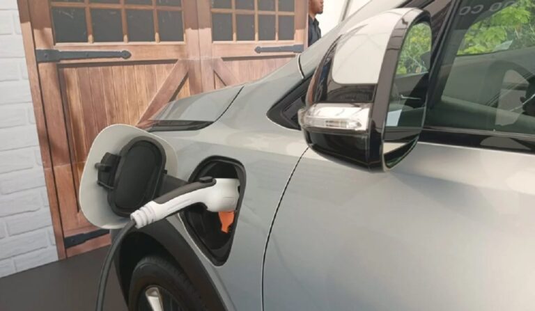 Evsy instalará puntos de carga para carros eléctricos en Colombia