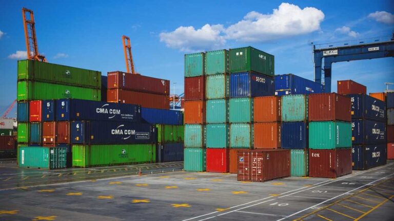 Continúa desaceleración del comercio mundial de bienes: OMC