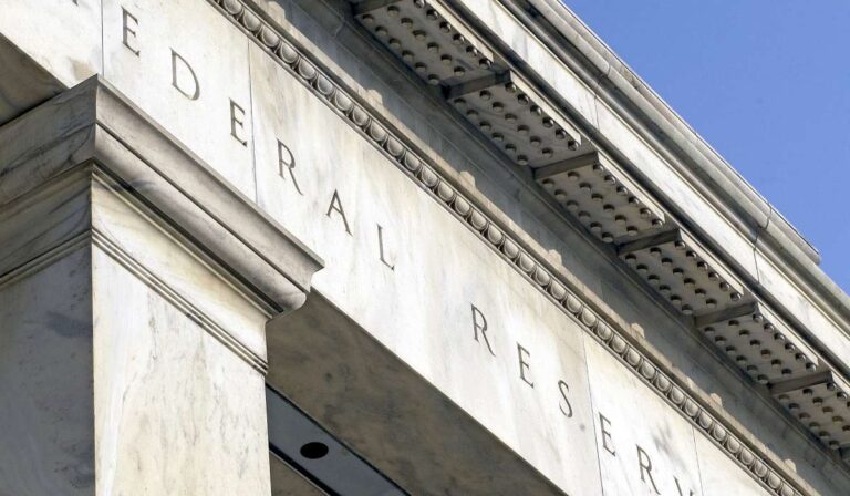 La Reserva Federal (FED) subió su tasa de interés en 25 puntos básicos hasta el rango de 4,75 % – 5 %