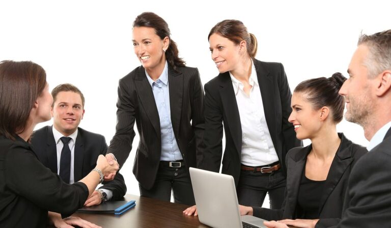 Beneficios de incluir a las mujeres en cargos importantes en su empresa