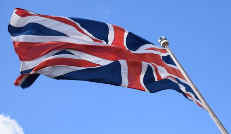 Premercado | Inflación de Reino Unido se mantiene y prende alarmas en bolsas mundiales