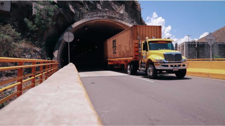 Transportadores de carga tendrán 18 meses para normalizar matrícula de vehículos