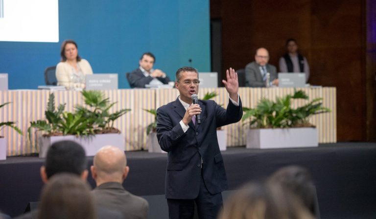 Asamblea de Grupo Sura: empiezan argumentos de abogados y aparece Carlos Raúl Yepes
