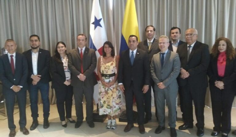 Colombia y Panamá retoman planes de interconexión eléctrica binacional