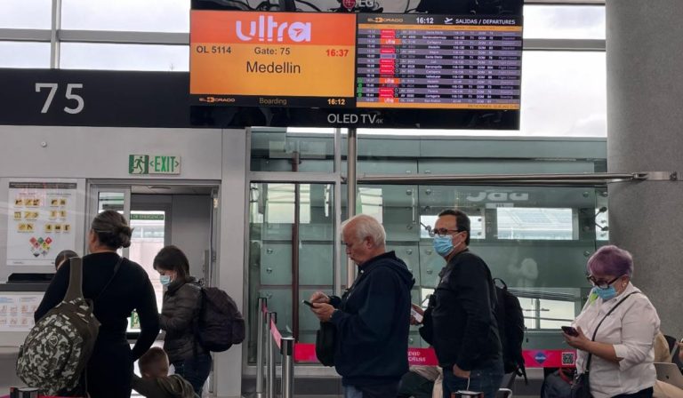 Más de 128.000 pasajeros de Viva y Ultra han sido reubicados; 99.000 por Avianca