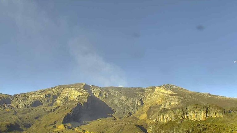 Disminuyeron sismos y columnas de gases en el volcán Nevado del Ruiz