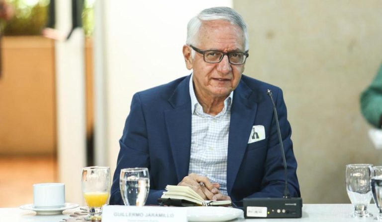 Ministro de Salud responde a advertencias de Sura, Compensar y Sanitas por crisis