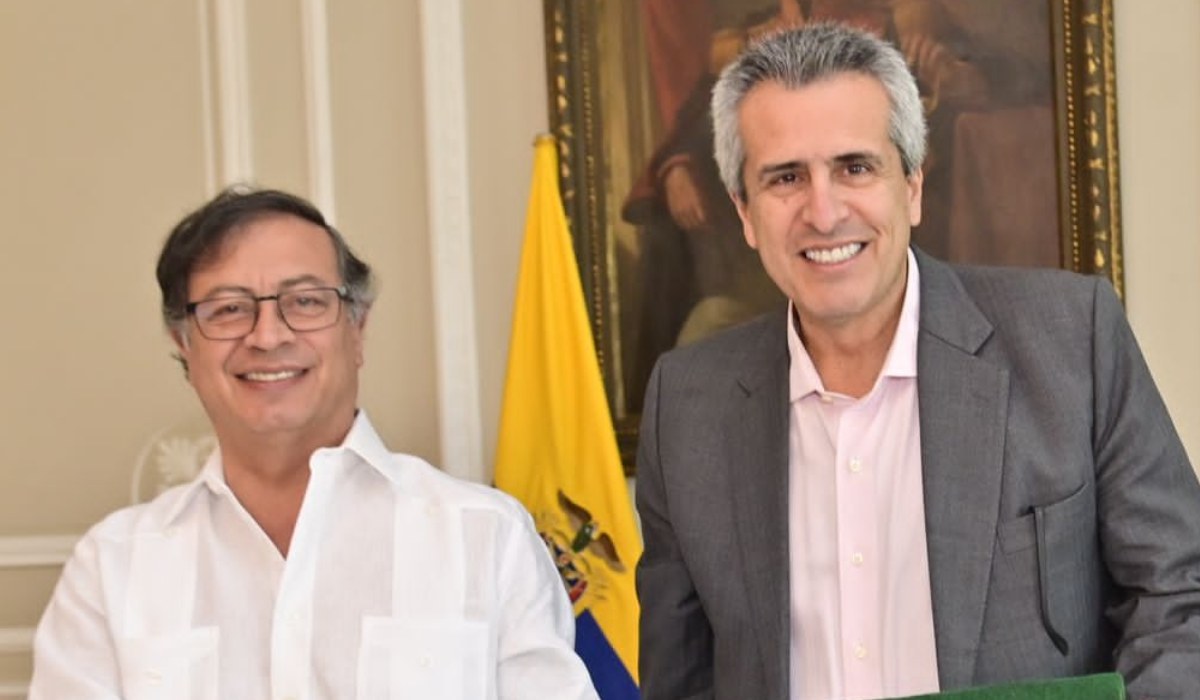 Gustavo Petro, presidente de Colombia y Luis Fernando Velasco, ministro del Interior