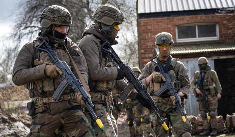 La guerra en Ucrania ‘dispara’ el gasto militar a un nuevo récord desde la Guerra Fría