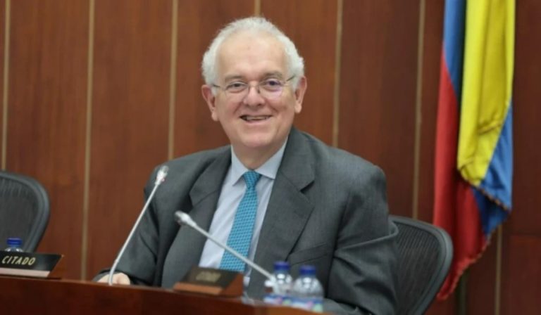 José Antonio Ocampo lanzó propuesta sobre aumento del salario mínimo en Colombia para 2024