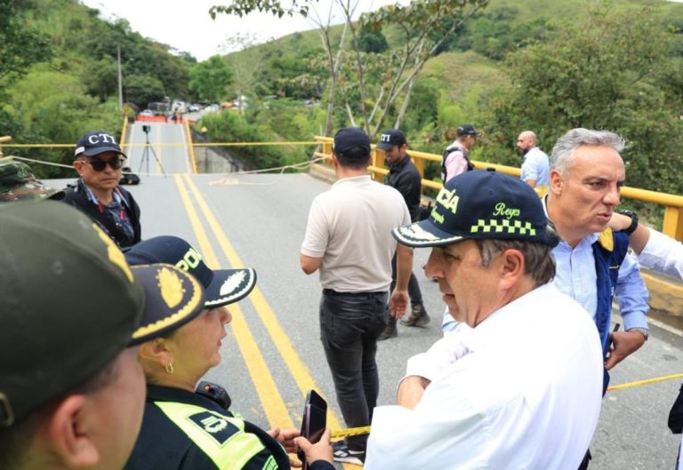 Autoridades anuncian puente provisional como solución tras derrumbe en «La Vieja»