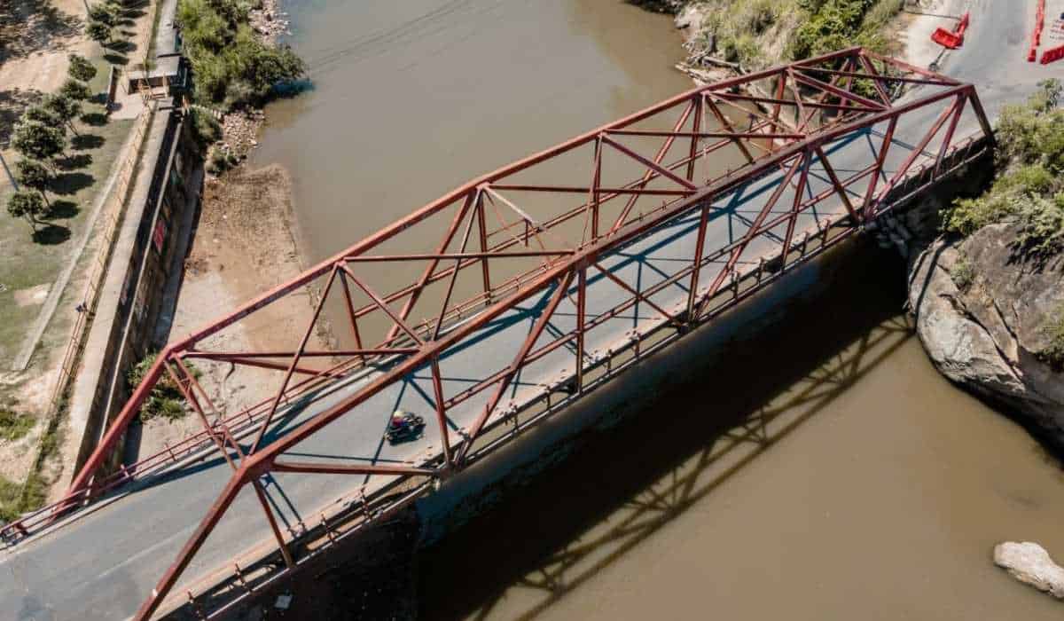 Puente Melgar - Tolemaida en vía Bogotá Girardot