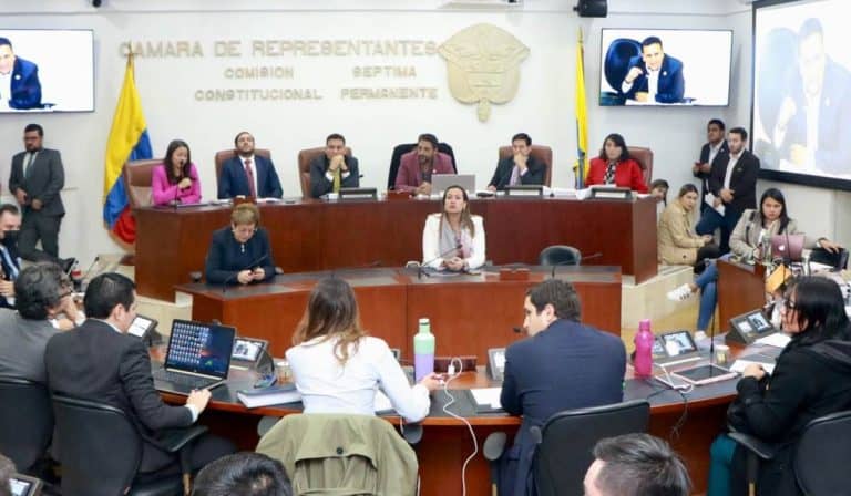 Petro saluda rechazo a intento de archivar reforma a la salud en Colombia