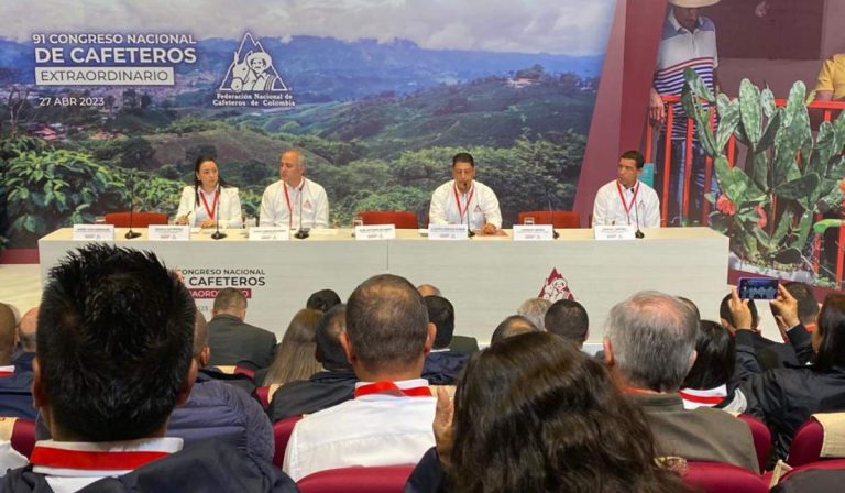 Federación de Cafeteros de Colombia continuaría con elección del gerente pese a llamado de Petro