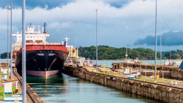 Sequía lleva al Canal de Panamá a reducir el tráfico diario de embarcaciones