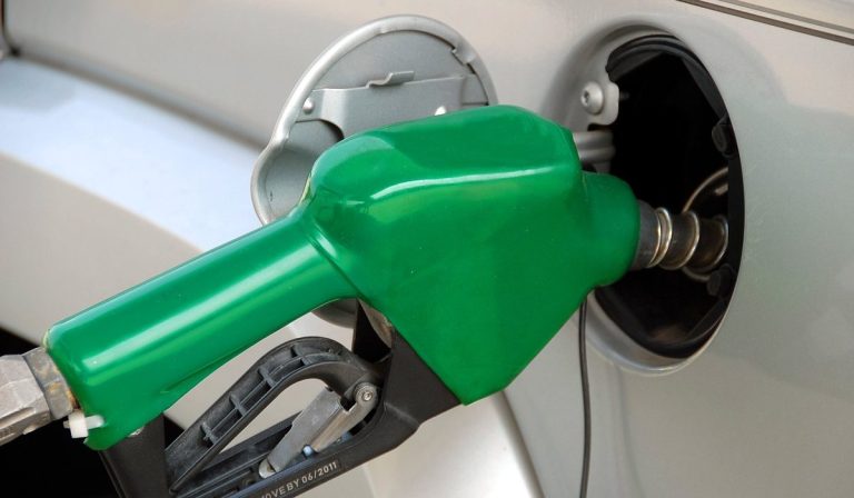 Así le pega el alza en el precio de la gasolina a los hogares en Colombia