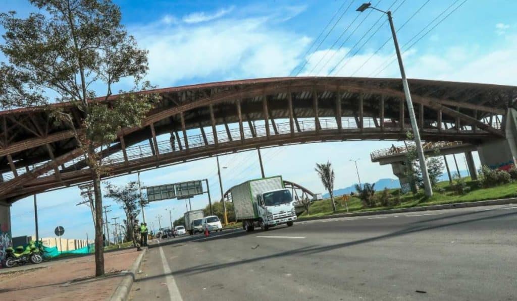 Vehículos entrando a Bogotá por la Calle 80, a la altura del Puente de Guadua