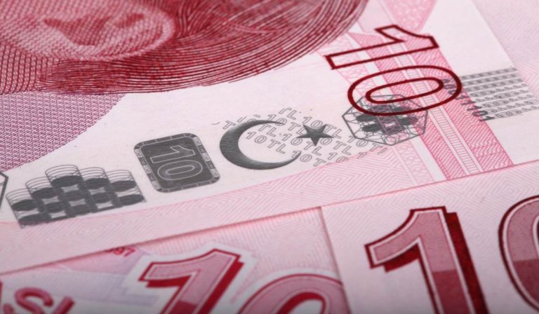 Banco Central de Turquía sube tasas de interés al 15 % para controlar la inflación
