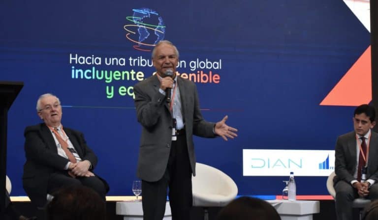 Gobierno Petro insiste en que plataformas digitales paguen más impuestos en Colombia