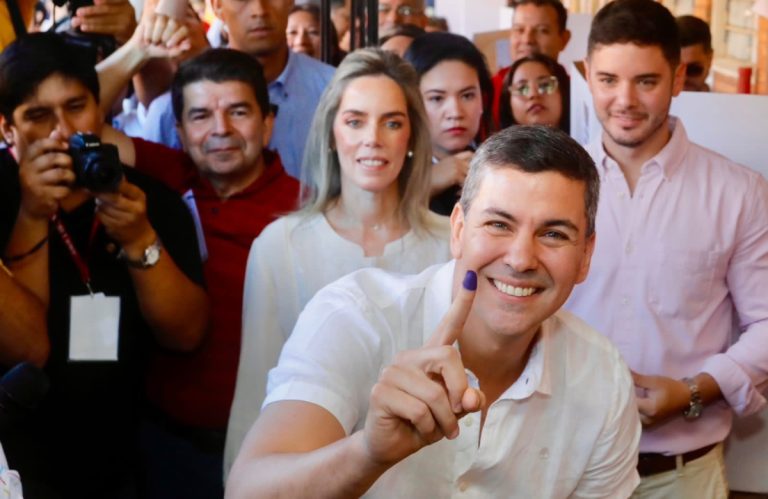 El conservador Santiago Peña se impone en las elecciones y será el nuevo presidente de Paraguay