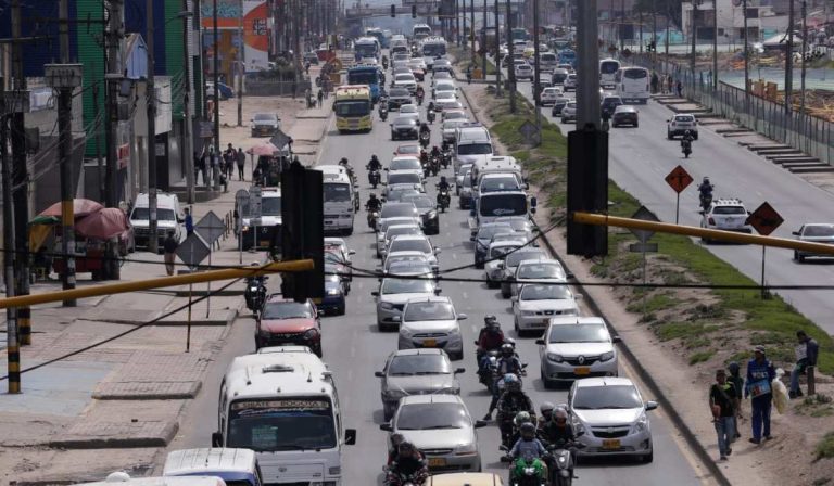 Por onceavo mes consecutivo caen ventas de vehículos en Colombia